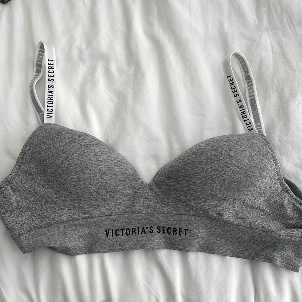 Victoria’s Secret Lightly Lines Wireless Bra